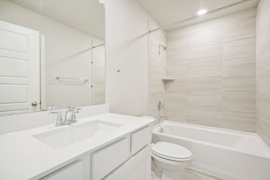 Guest bathroom in the Fitzhugh floorplan at a Meritage homes community.