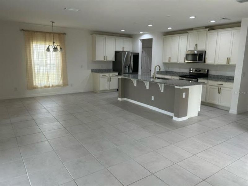 KITCHEN/ DINNING ROOM