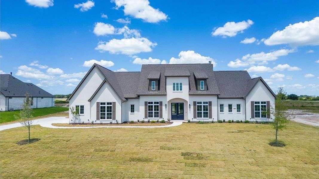 View of front facade with a front lawn