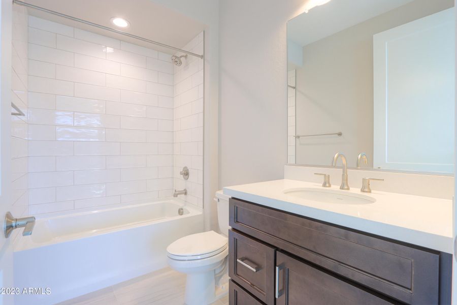 Guest bath w/subway tile