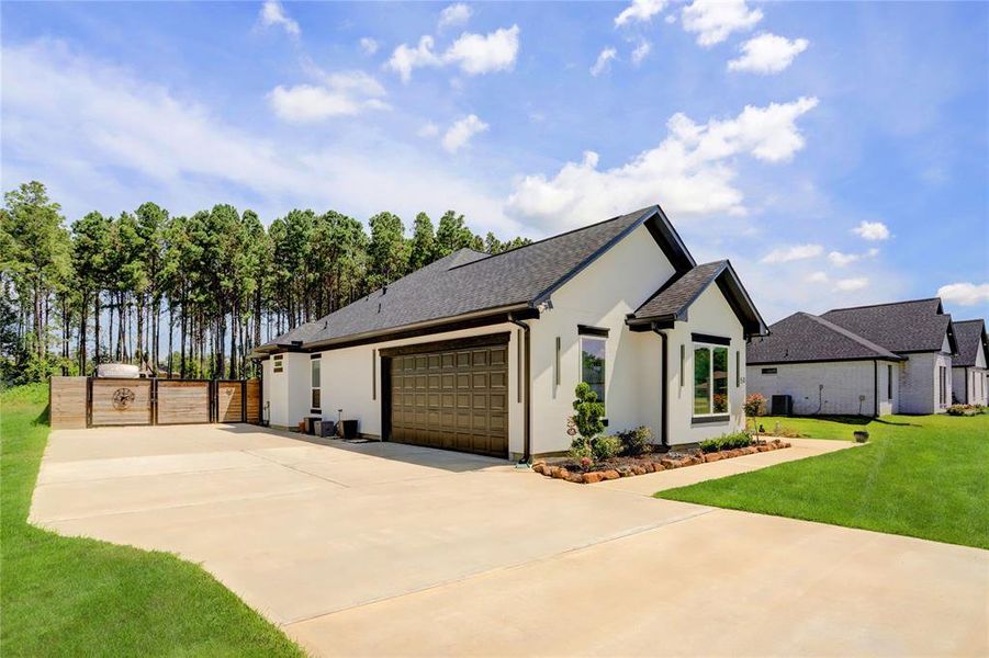 THIS HOME FEATURES A SPACIOUS DRIVEWAY LEADING TO AN ATTACHED 2-CAR GARAGE, ENSURING YOUR ENTRY IS BOTH WELCOMING AND IMPRESSIVE.