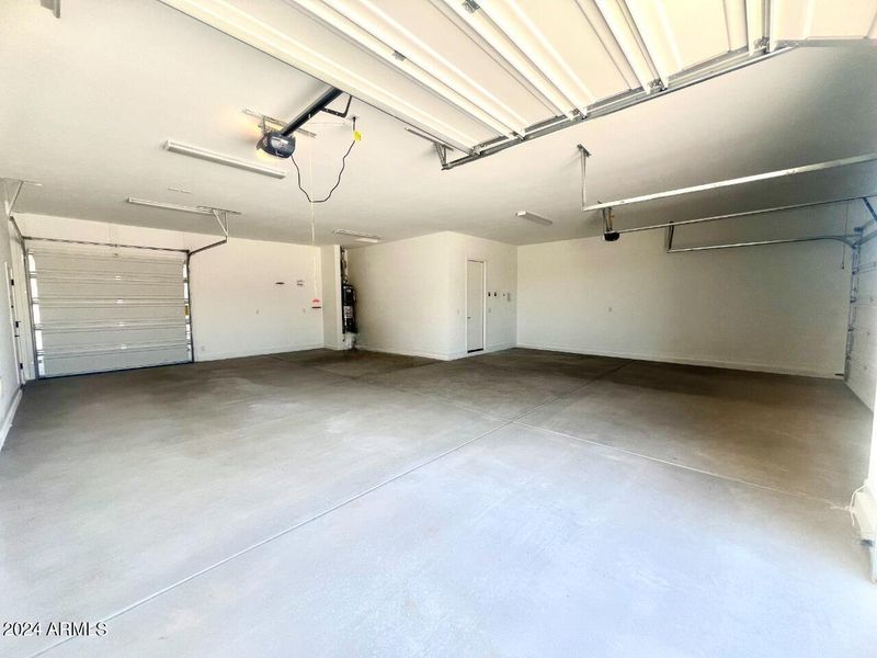 023-rear garage door option-Photoroom