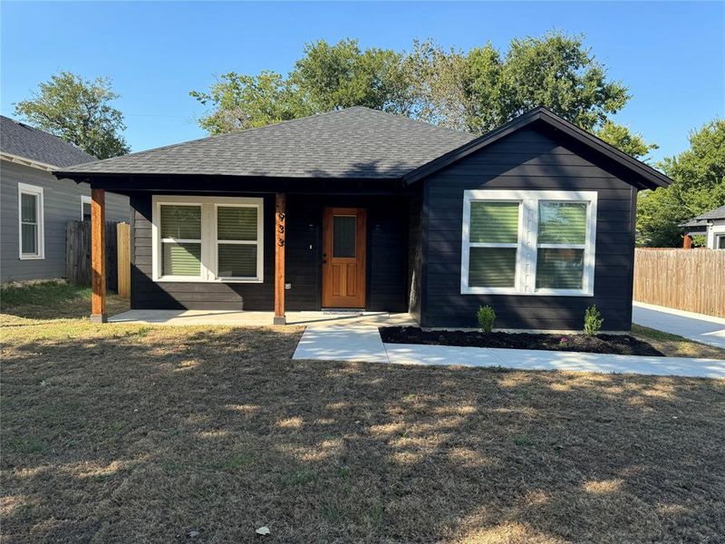 Single story home with covered porch