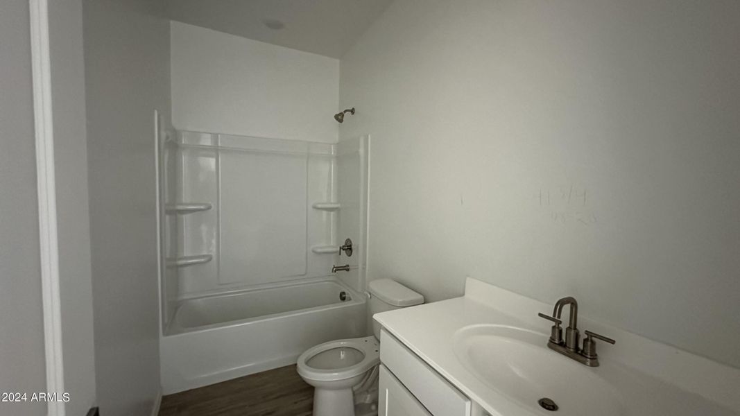 004 - Bathroom 2