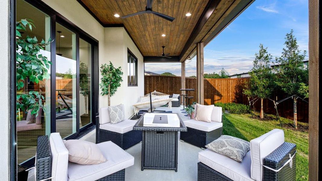 View of patio / terrace with outdoor lounge area and ceiling fan