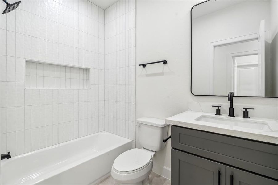 Discover the spacious secondary bathroom, featuring a large shampoo niche for added convenience and style. Perfect for everyday use, blending practicality with modern design.