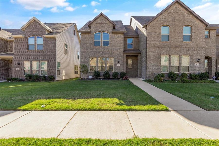 New construction Townhouse house 421 Milverton Drive, Fort Worth, TX 76036 - photo