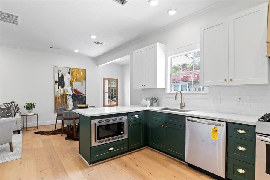 The hunter green lower cabinets give this bungalow a bit of flare.