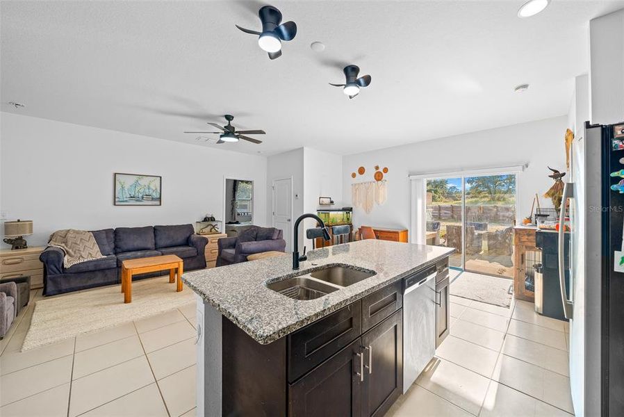 Kitchen - Dishwasher in Island