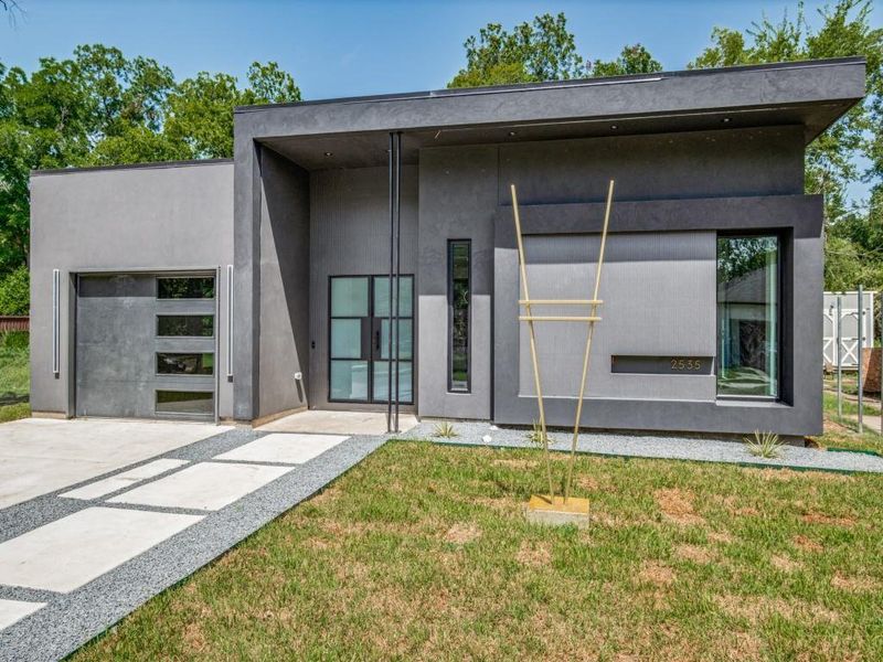 Modern home featuring a front yard