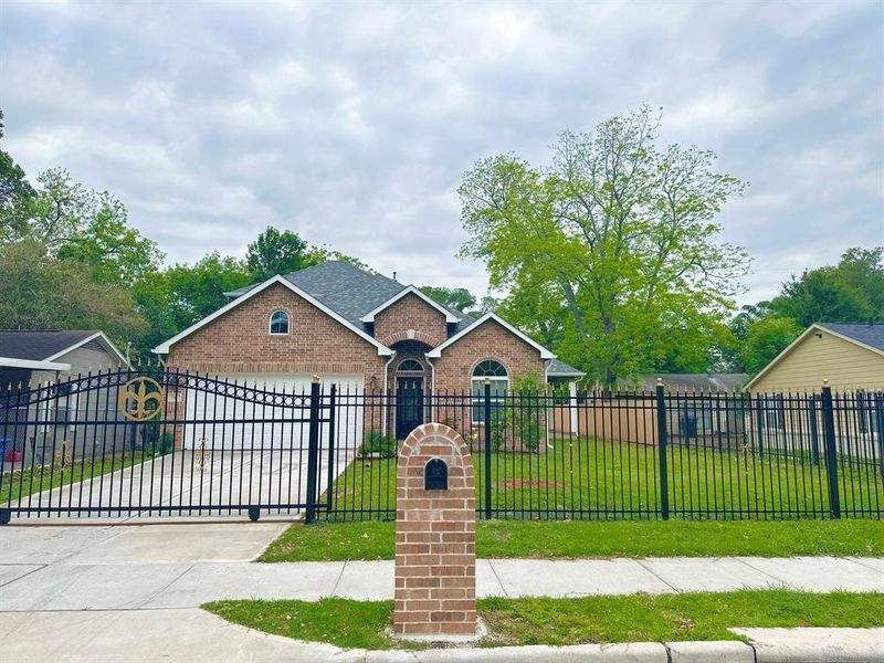 New construction Single-Family house 7541 Meadowshire Street, Houston, TX 77037 - photo