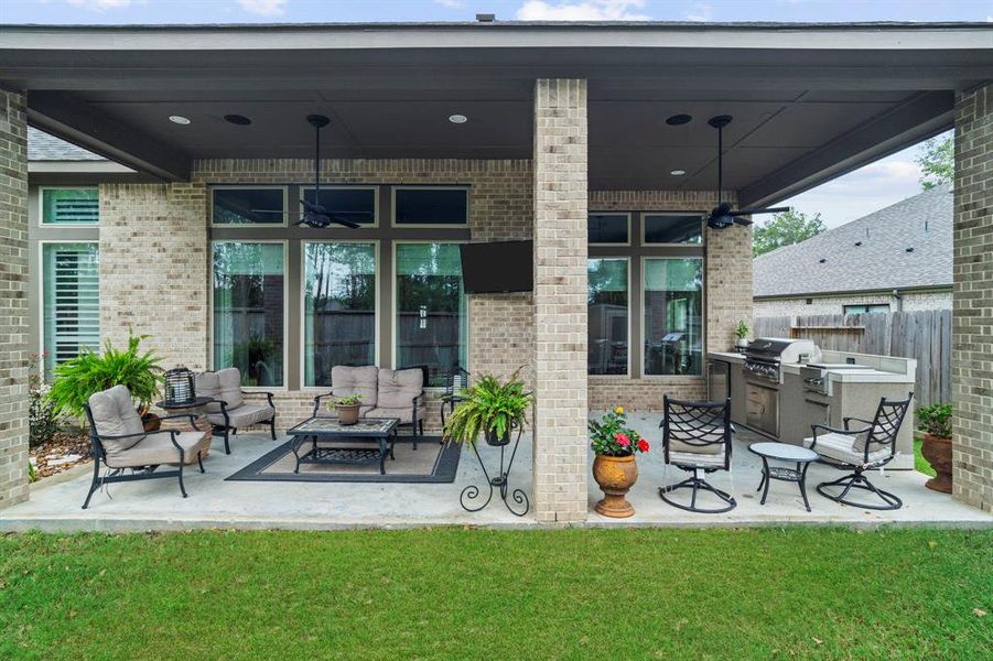 This 28' x 14' extended patio has everything you need