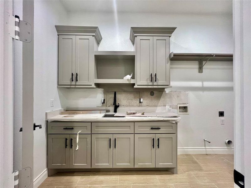 HUGE LAUNDRY ROOM.