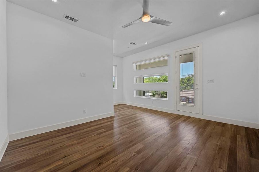 Unfurnished room featuring dark hardwood / wood-style floors and ceiling fan