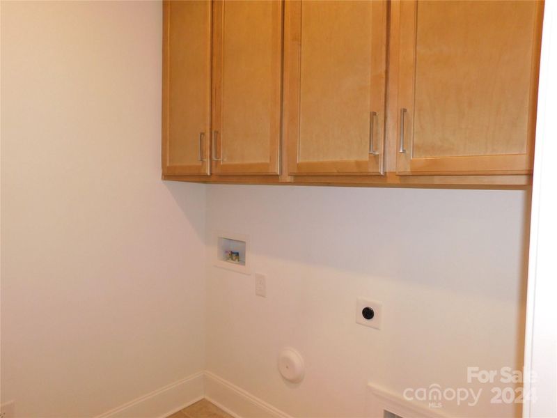 Laundry Room - Lots of Cabinets