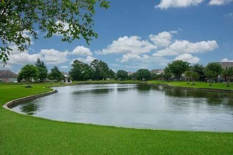 Take the dogs for a walk and watch the kiddos fish in this great escape space.