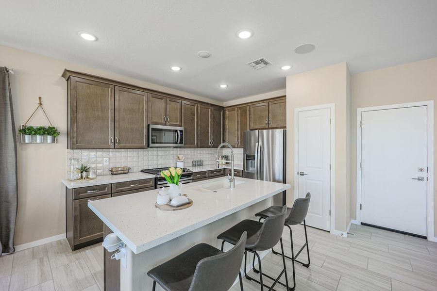 Kitchen | Encatadora | Marketside Tercera | Verrado | New homes in Buckeye, Arizona | Landsea Homes