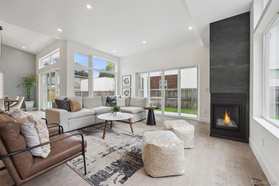 Spacious Living Room w/ fireplace