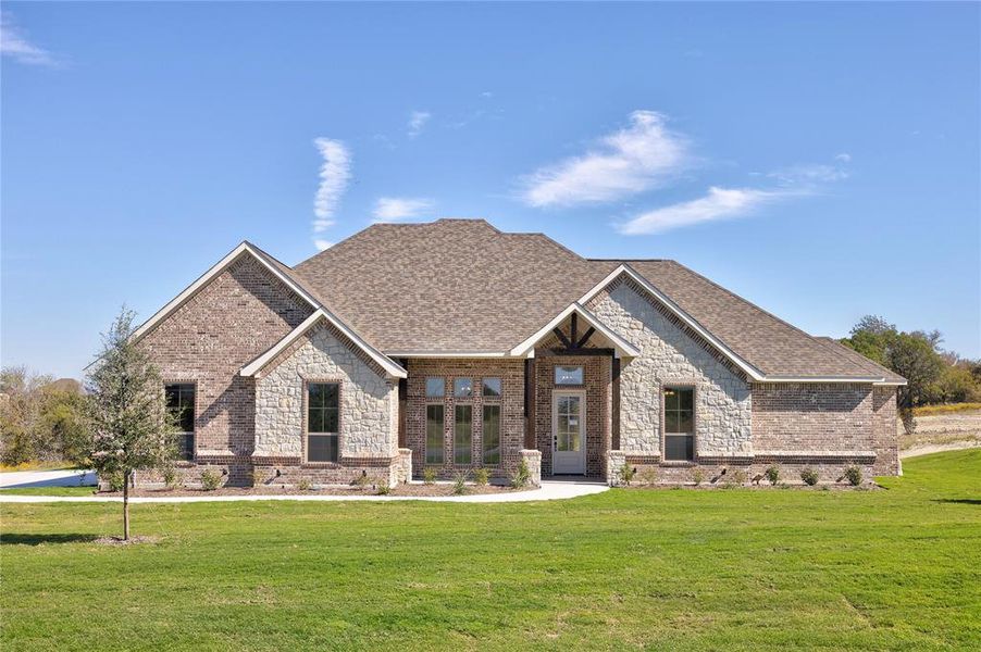 Craftsman inspired home with a front lawn