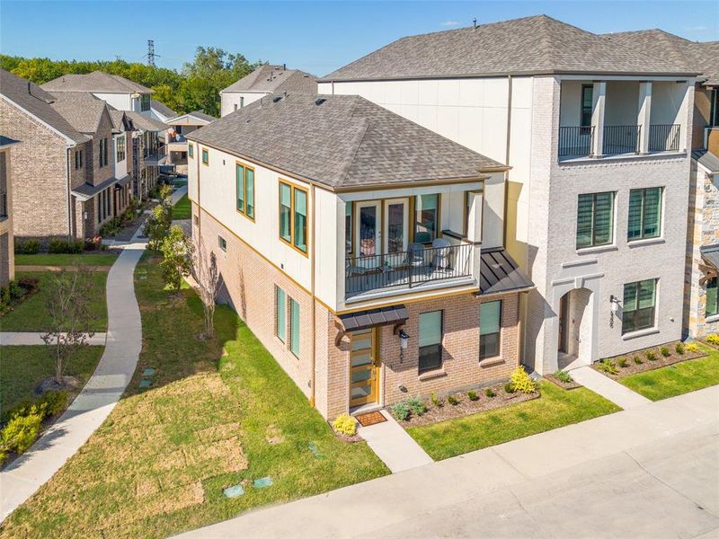 Front veiw of fantastic 8202 Manoa, located in gated Merion at Midtown Park.   Conveniently located to all of the best Dallas has to offer:  Northpark Mall, The Shops at Park Lane, Trader Joes, Whole Foods, Central Market and more.