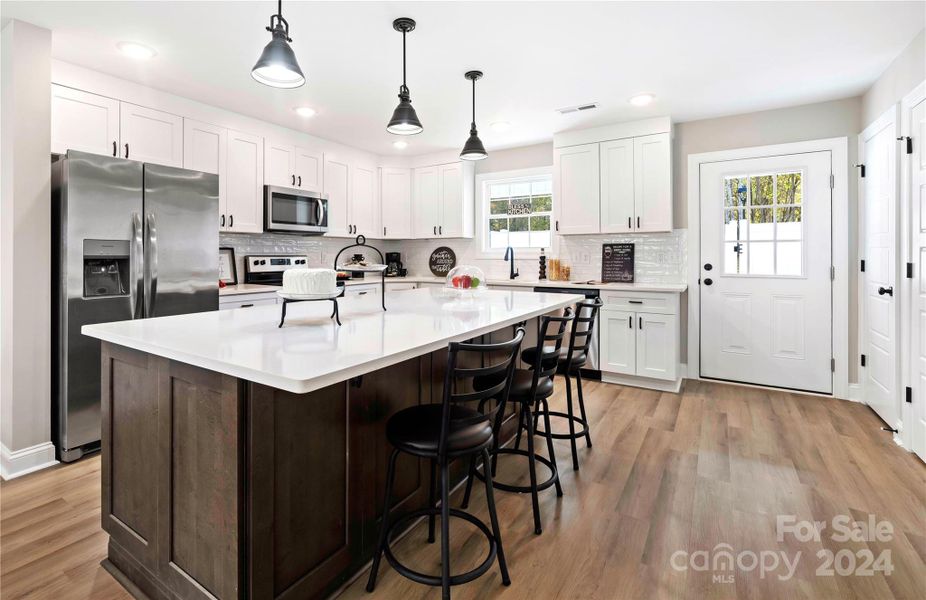 Gorgeous Kitchen with all the bells & whistles.