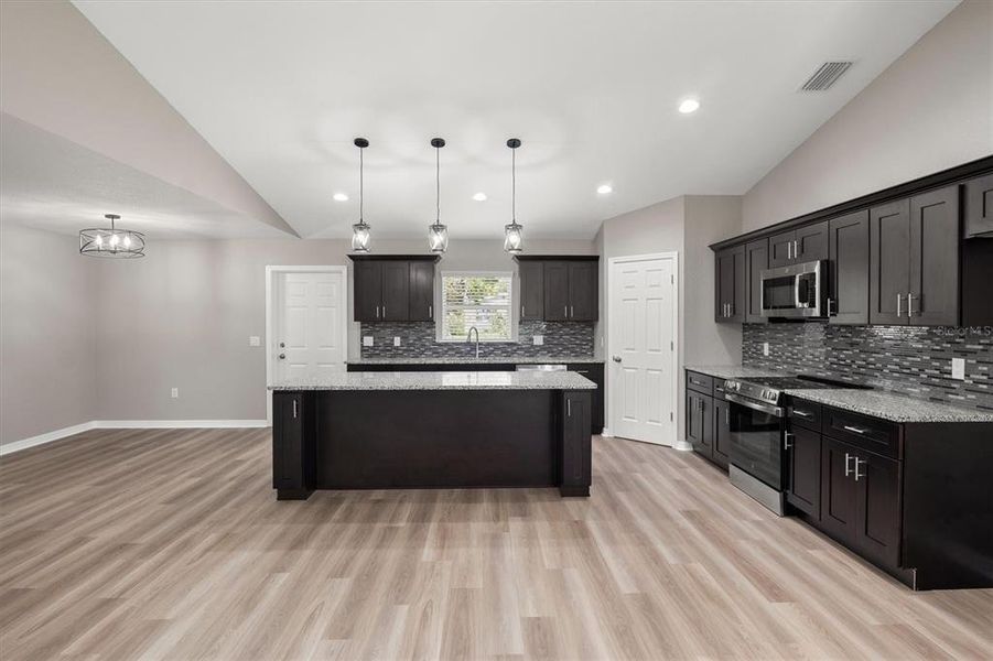 Kitchen / Dinning Room