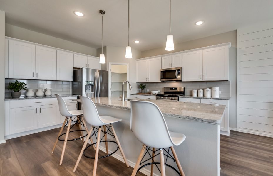 Eat-in kitchen island with pendant lighting