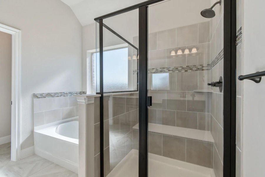 Primary Bathroom | Concept 2555 at Massey Meadows in Midlothian, TX by Landsea Homes