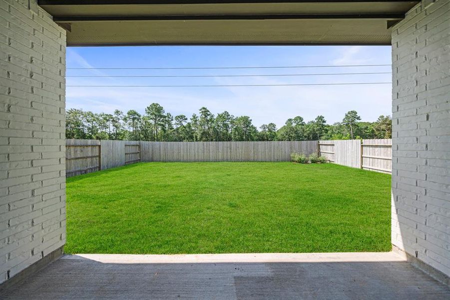 Covered patio and no back neighbors