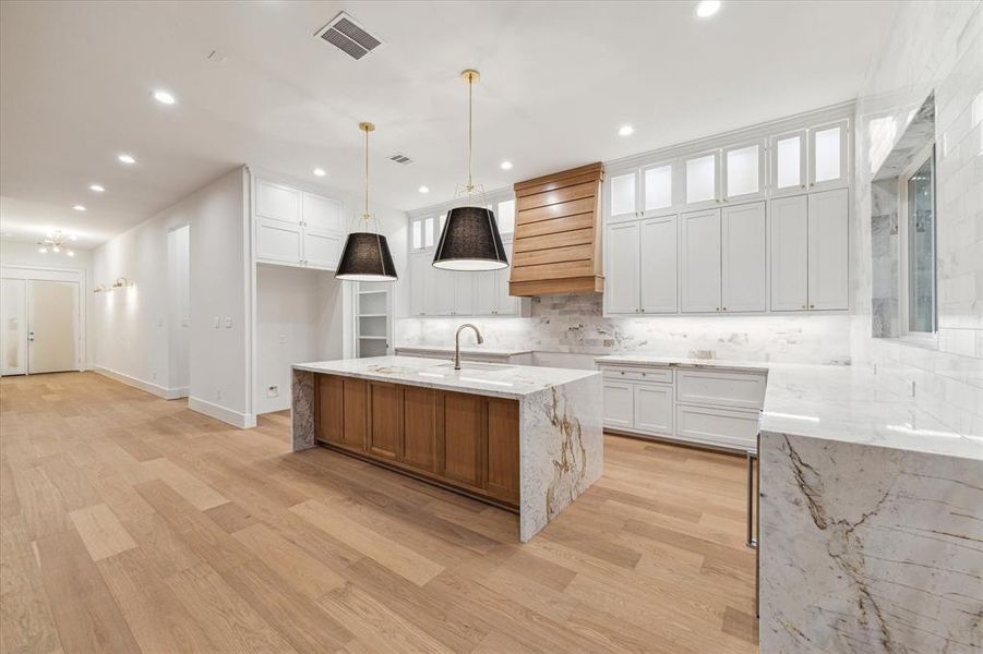 Cabinets to the ceiling with glass uppers