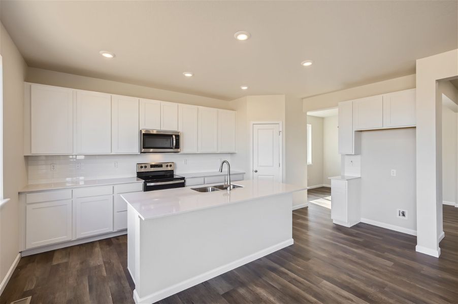 824 hummocky wy - web quality - 008 - 13 kitchen