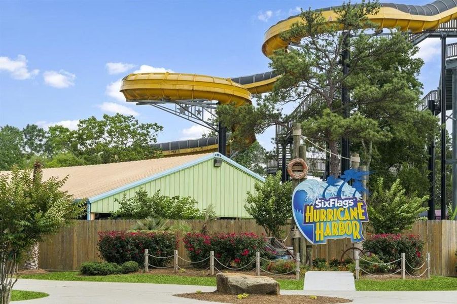 Convenient to Six Flags Hurricane Harbor