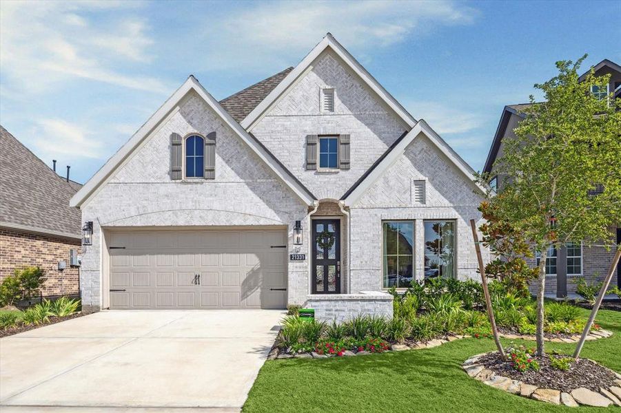 Welcome to this lovely Perry home featuring a bright open floor plan, cul de sac lot w/no back neighbors, fresh landscaping and beautiful curb appeal