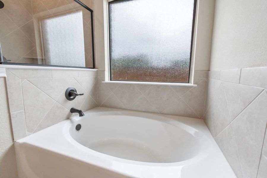 Second Primary Bathroom | Concept 2671 at Oak Hills in Burleson, TX by Landsea Homes