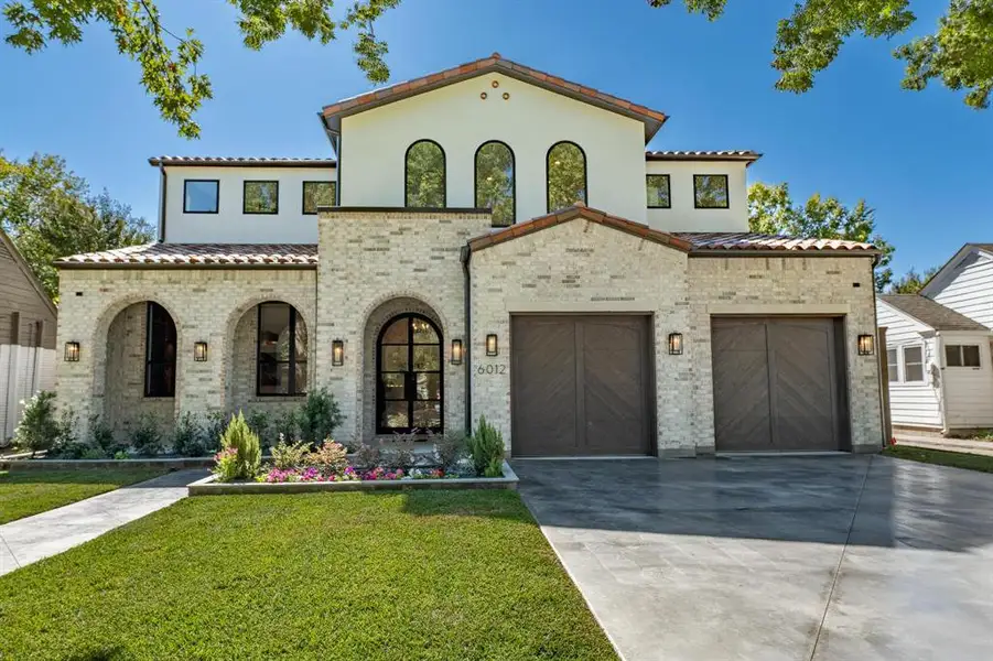 Mediterranean / spanish-style house featuring a front lawn