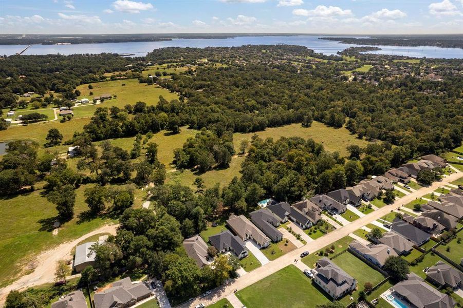 You are only a few minutes from the private boat-ramp in Bentwater to access Lake Conroe for a day on the lake!