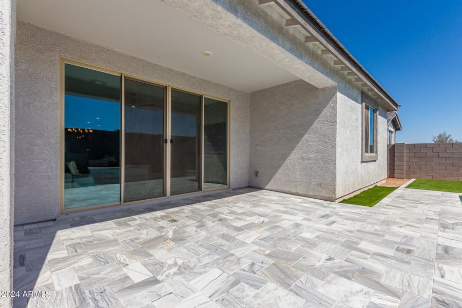 COVERED TRAVERTINE PATIO