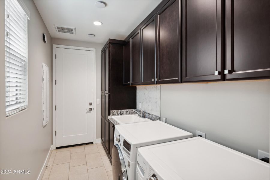 Laundry Room w/Extra Storage!