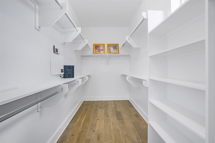 Example of large walk in closet