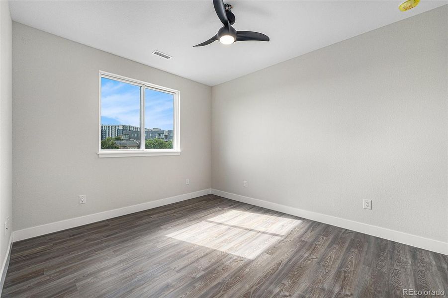 Typical primary bedroom with ceiling fan