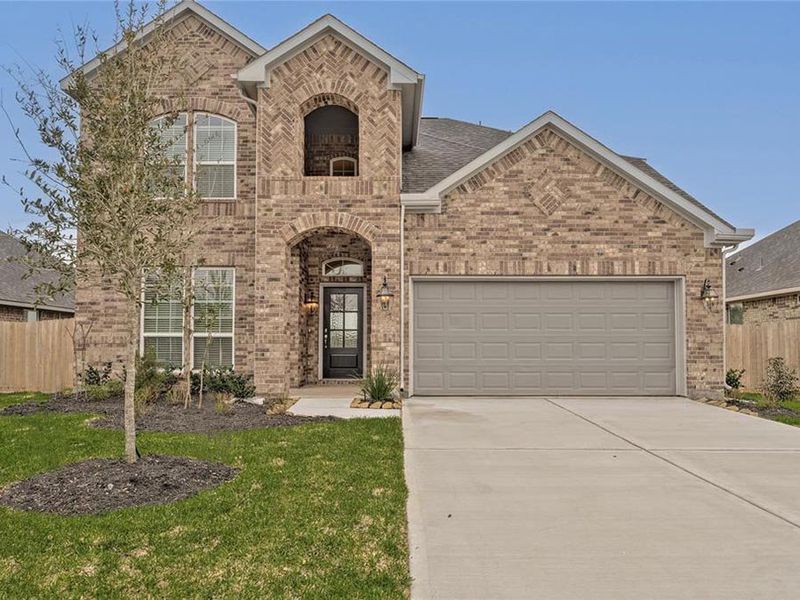 New construction Single-Family house The Winchester, 11611 Champions Forest Drive, Mont Belvieu, TX 77535 - photo