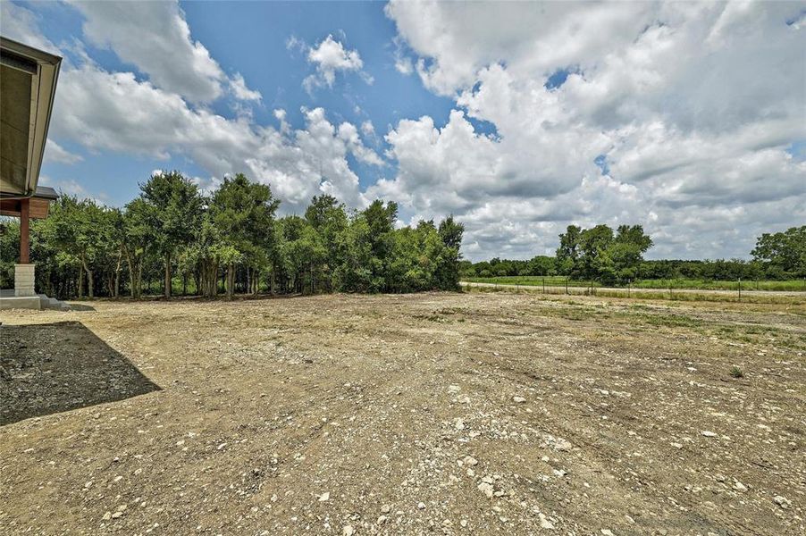 Large 1.2 acre lot with abundant oak trees are a huge “feather in the cap” of this home. You simply don’t find lots like this one anymore.