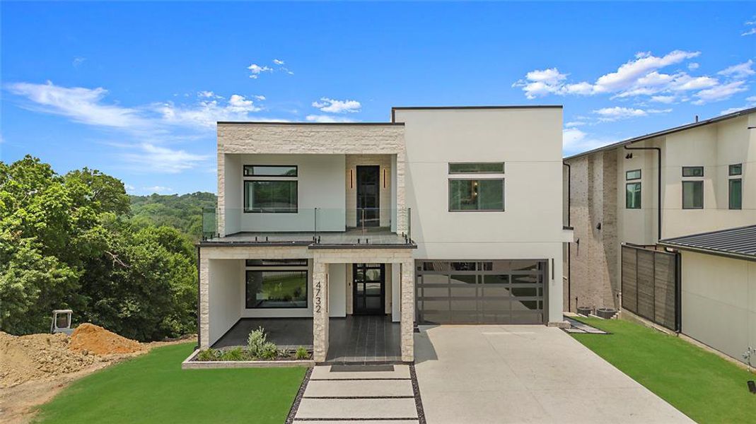 Contemporary house featuring a garage and a front yard