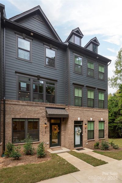 Welcome to 412 Tristram in the Anderson Square Townhomes community!