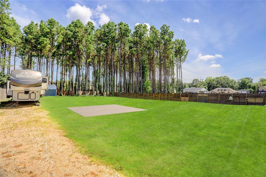 EXPERIENCE THE PERFECT BLEND OF PRIVACY AND OPENNESS IN THIS VAST BACKYARD.