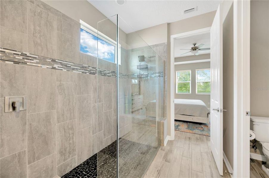 Owner's ensuite bathroom