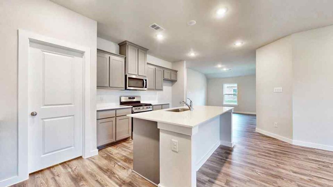 cool.quartz to range.dining area