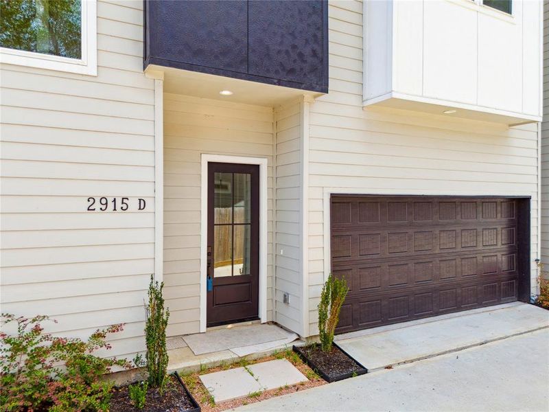 This sleek entryway also is the precursor to the attention to detail in every Oracle City home!