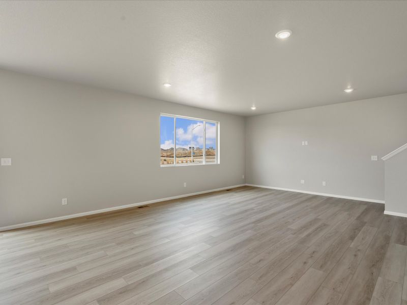 The Snowberry floorplan, images taken at Ridgeline Vista.