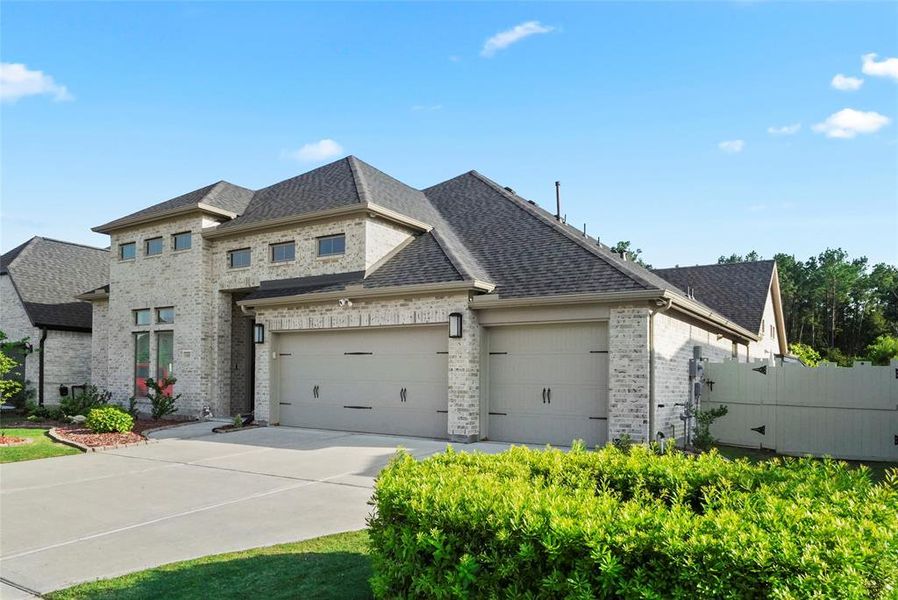 Fabulous 1 story Contemporary home in Harper's Preserve built by award winning Perry Homes.